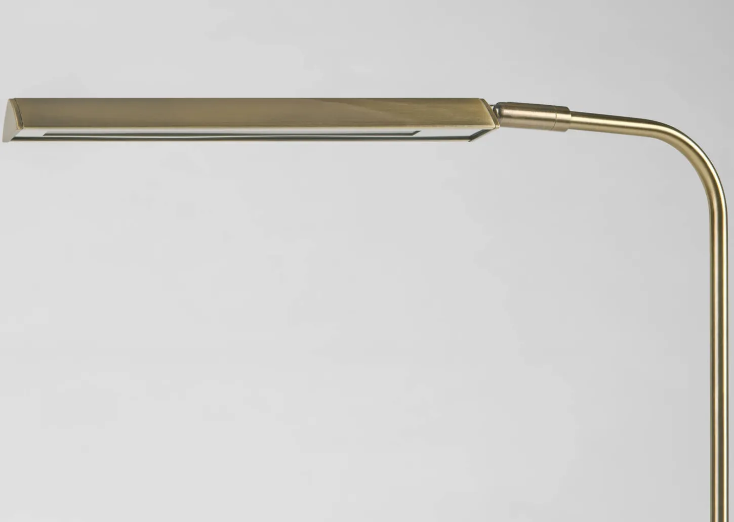 Oscar LED Floor Lamp Brass